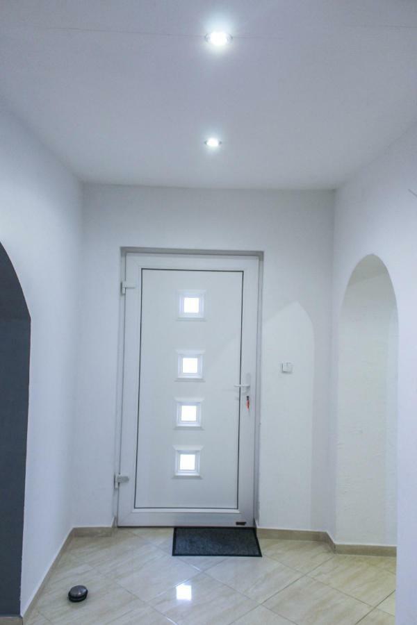 Banka Apartman Marta מראה חיצוני תמונה
