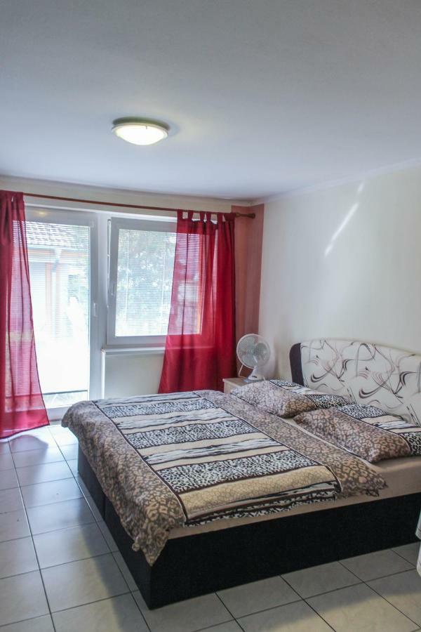 Banka Apartman Marta מראה חיצוני תמונה